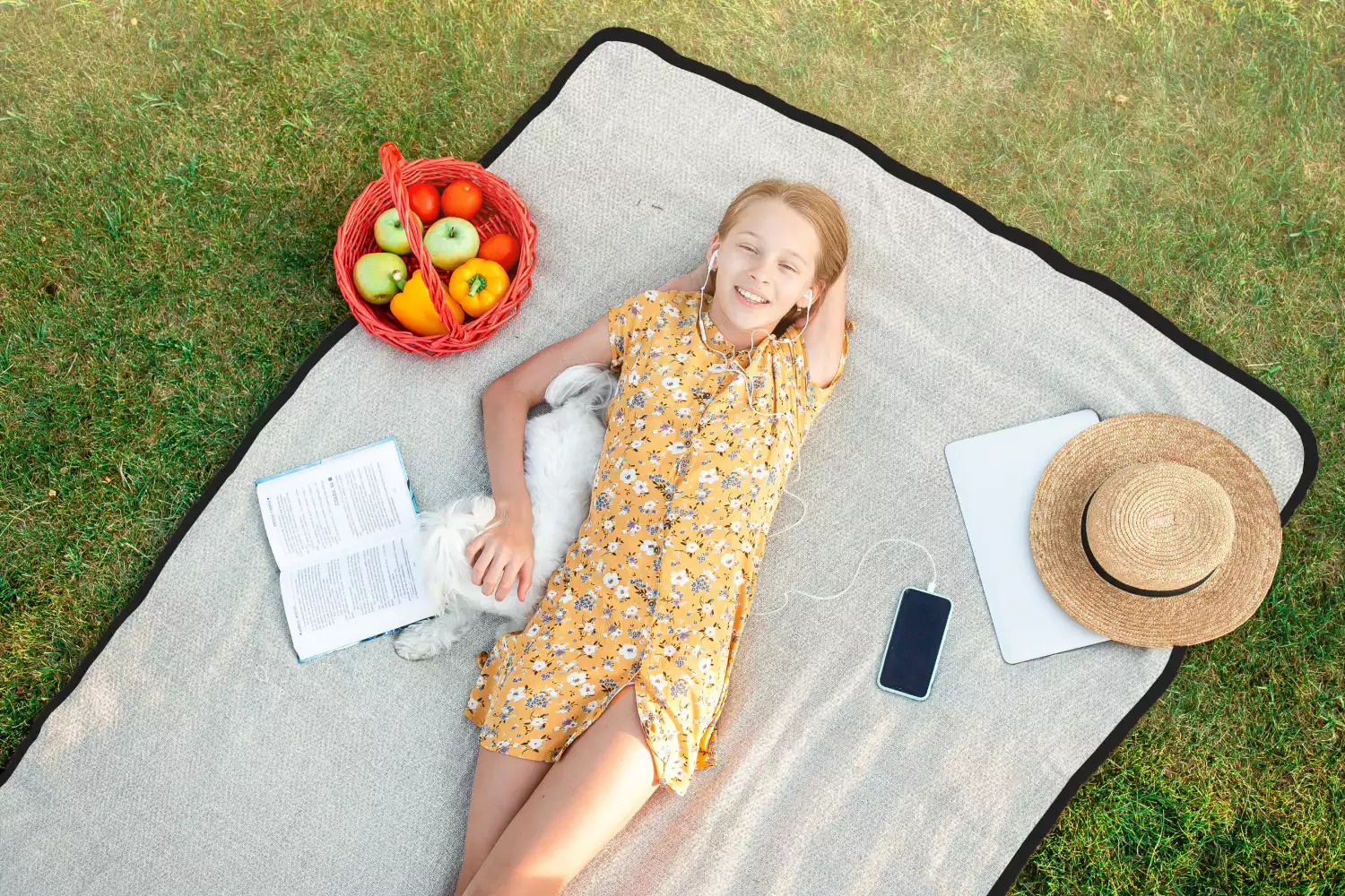 small waterproof picnic blanket