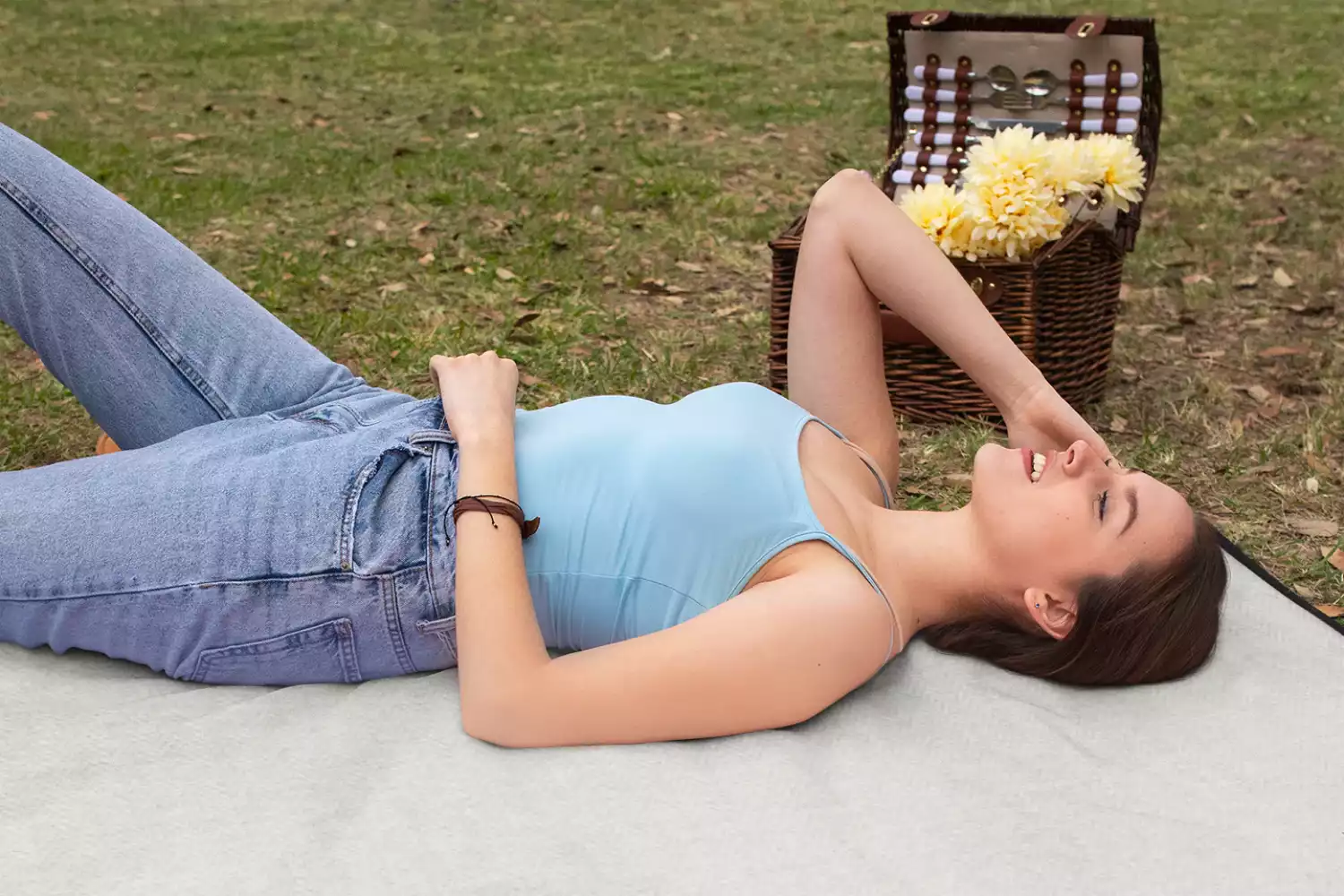 small waterproof picnic blanket